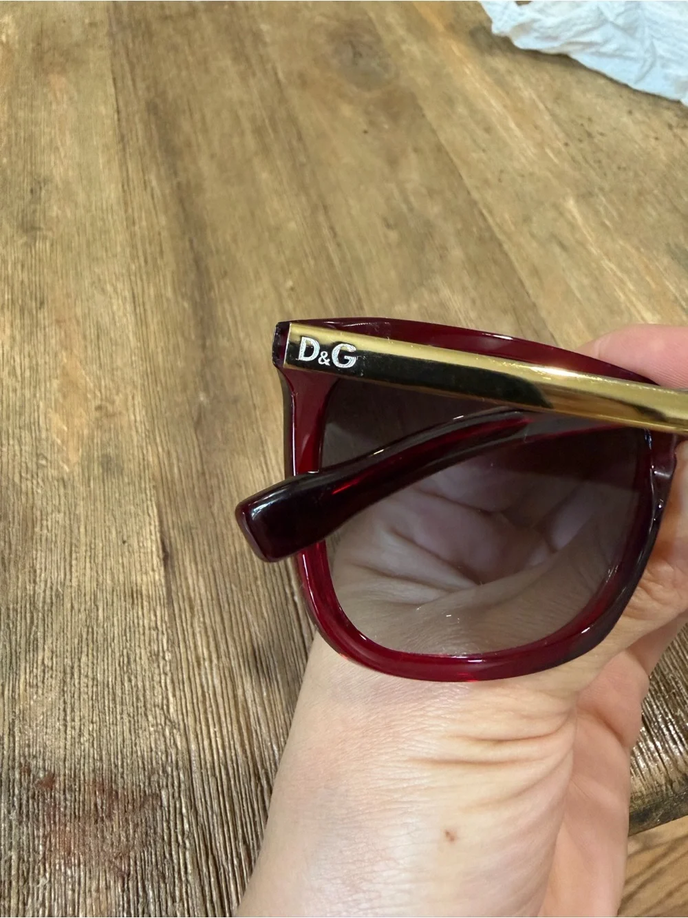 Vintage Dolce & Gabbana Red Square Sunglasses - Stylish UV Shades - Picture 2 of 10